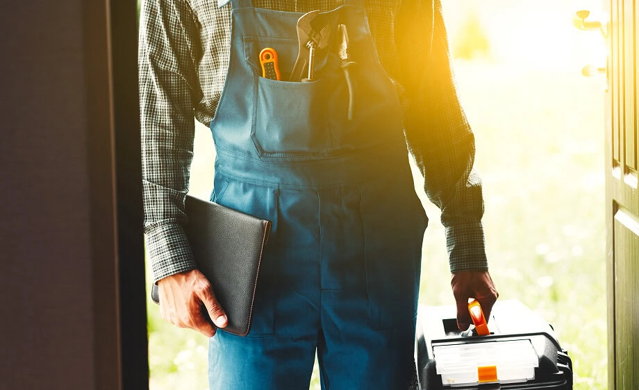 A digital marketing agency expert stands in sunlight holding SEO and web tools.
