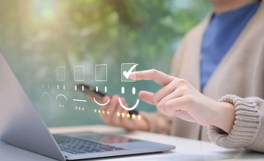 A user rates a digital marketing agency positively on an online feedback form.